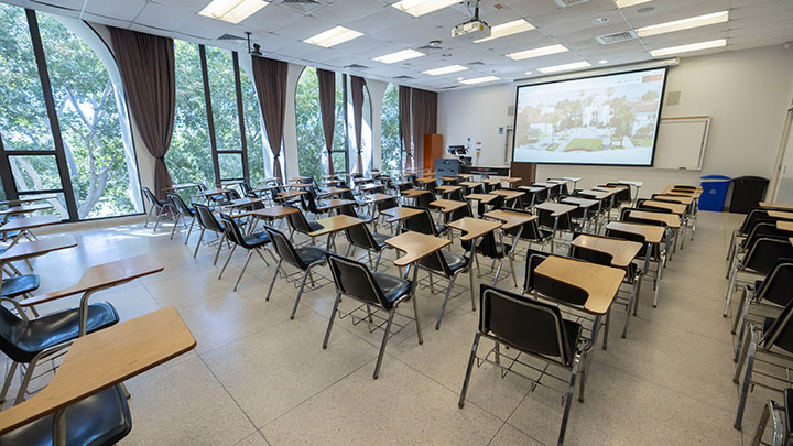 lassroom with podium and projection screen